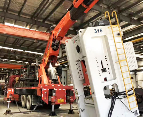 双流附近随车吊出租，轻松解决运输难题