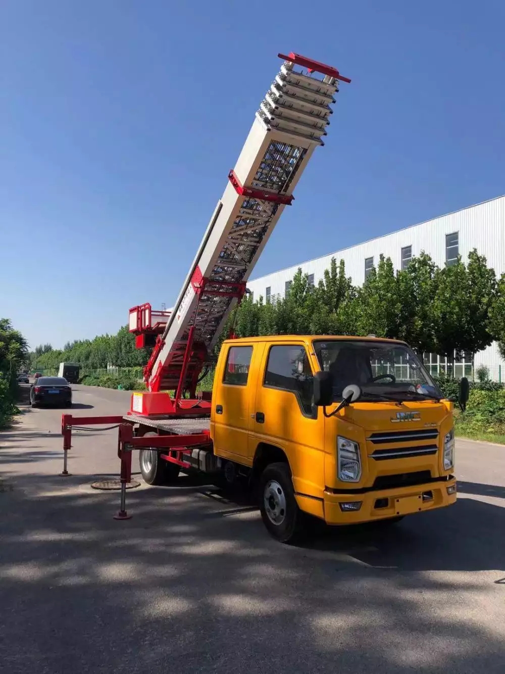 双流附近的云梯车出租服务：轻松解决高空作业需求