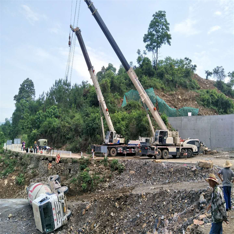 双流汽车掉沟里叫吊车救援要多少钱