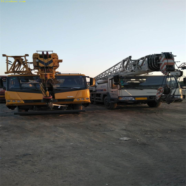 双流吊车吊挖机正确办法